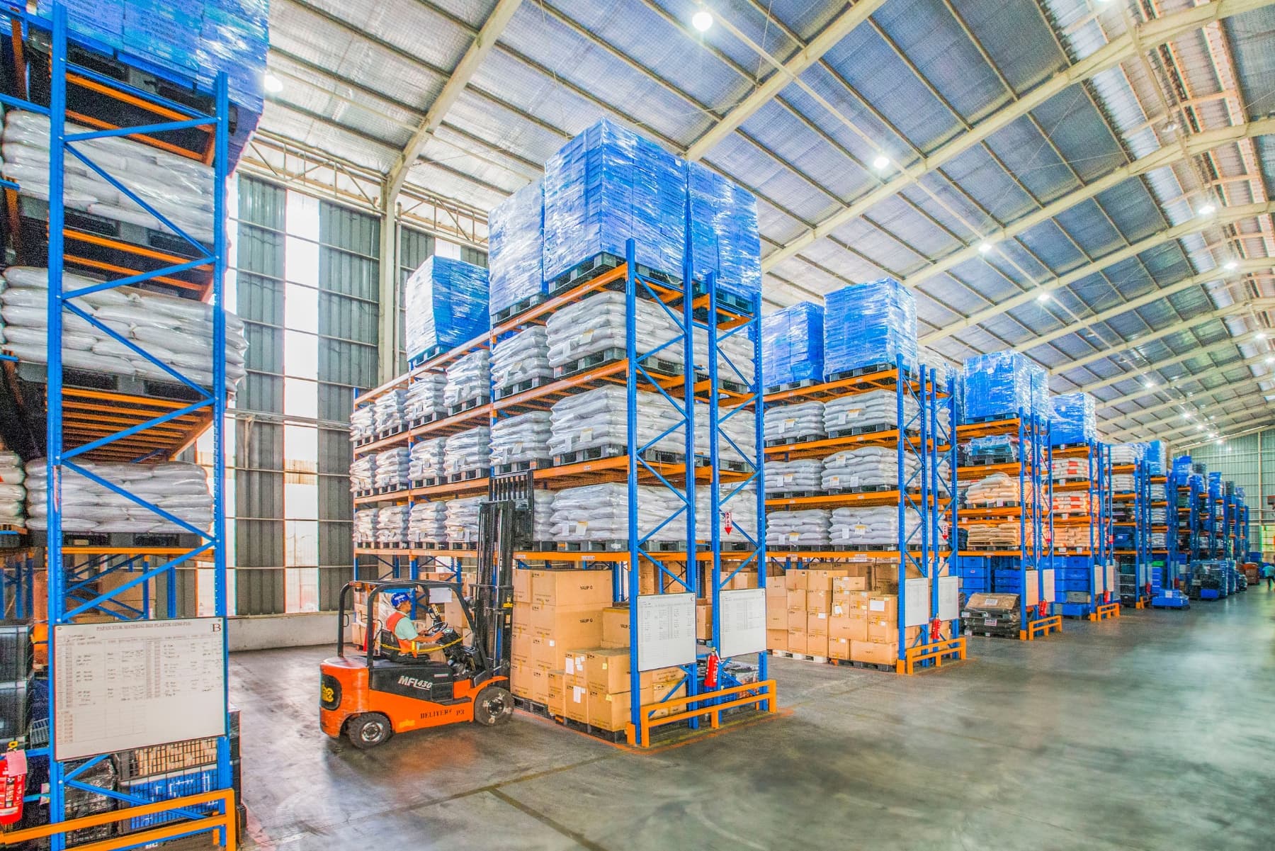 Injection moulding equipment